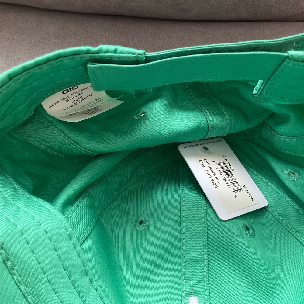 Alo Yoga Off-Duty Cap Green Lettuce/White - Picture 6 of 7